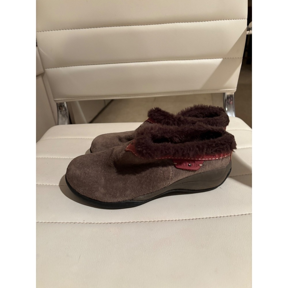 Taos Women Suede Faux Fur Lined Clog Slippers Brown Red Trim Size‎ 7